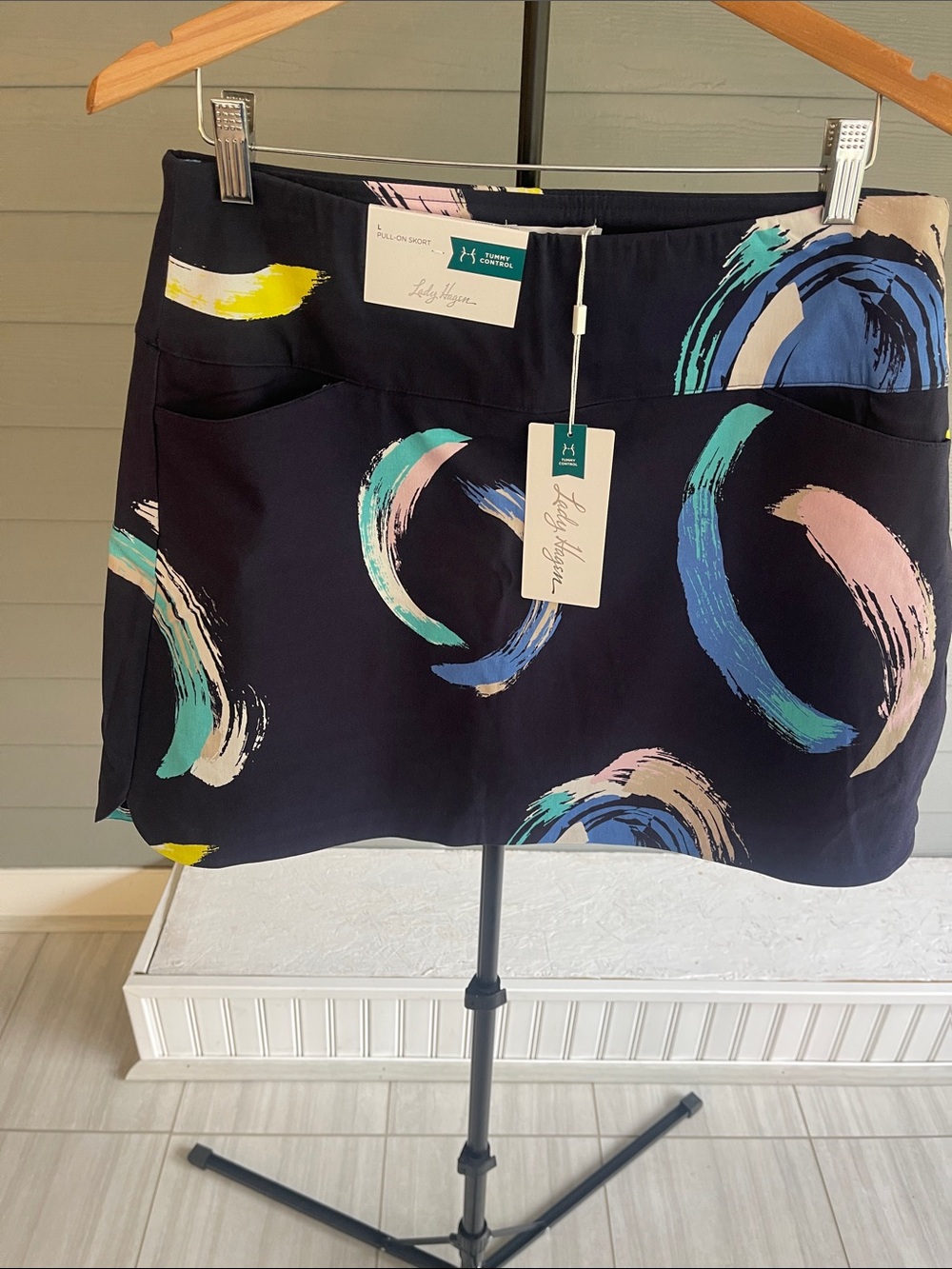 Walter Hagen Navy Active Skort with Multicolor Brushstroke Circles